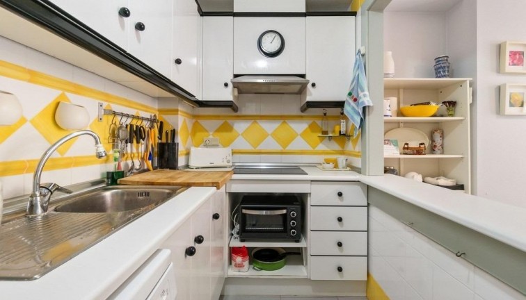 Resale - Apartment - Orihuela Costa - Campoamor