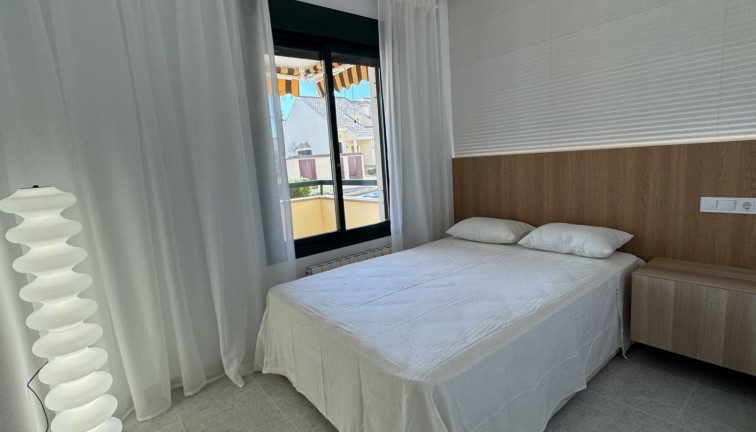 Resale - Apartment - Orihuela Costa - Campoamor