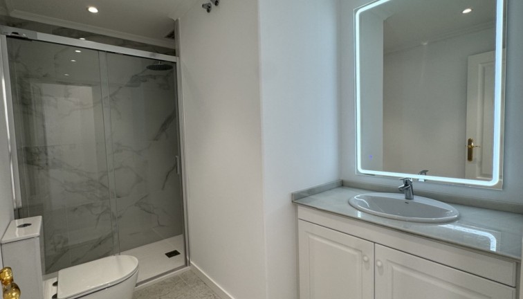 Resale - Apartment - Orihuela Costa - Campoamor