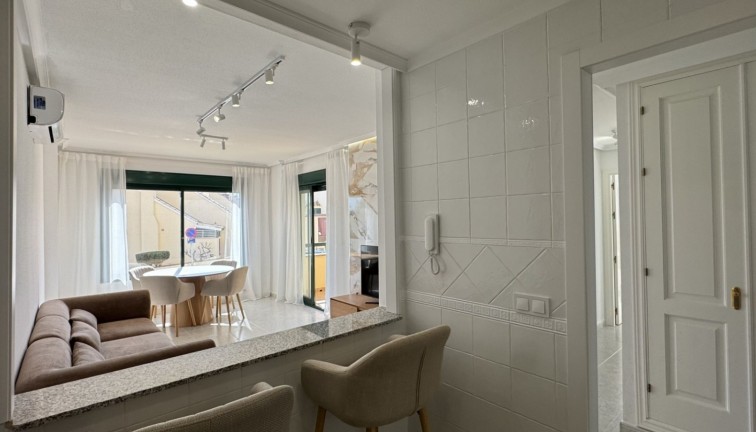 Resale - Apartment - Orihuela Costa - Campoamor