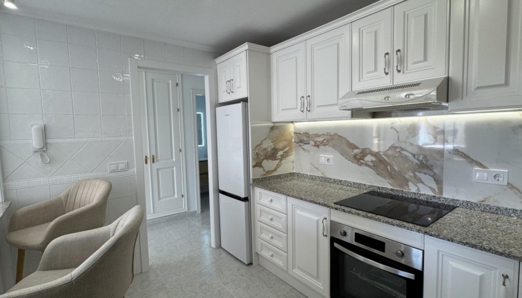 Resale - Apartment - Orihuela Costa - Campoamor