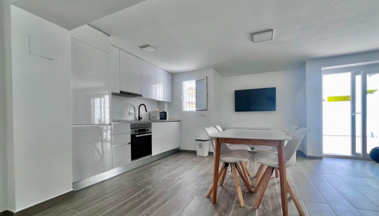 Jälleenmyynti - Erillistalo - San Miguel de Salinas - Villamartín