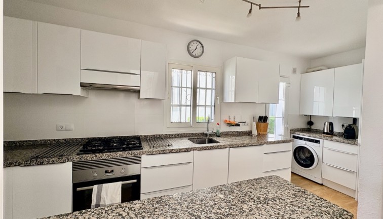 Resale - Chalet - Orihuela - Villamartín