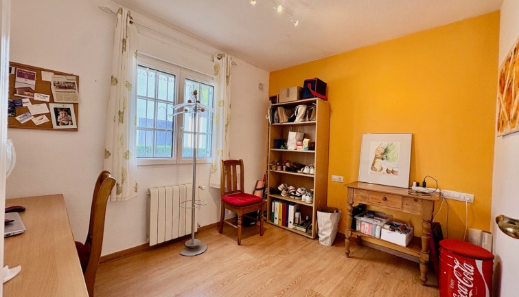 Resale - Chalet - Orihuela - Villamartín