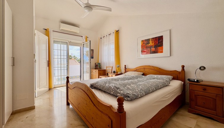 Resale - Chalet - Orihuela - Villamartín