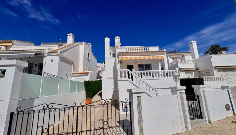 Resale - Chalet - Orihuela - Villamartín