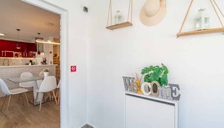 Reventa - Casa adosada - Torrevieja - El limonar