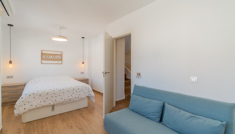 Reventa - Casa adosada - Torrevieja - El limonar