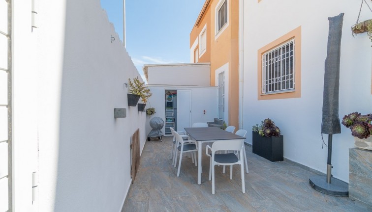 Reventa - Casa adosada - Torrevieja - El limonar