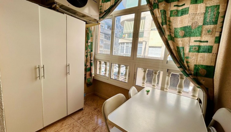 Jälleenmyynti - Asunto - Torrevieja