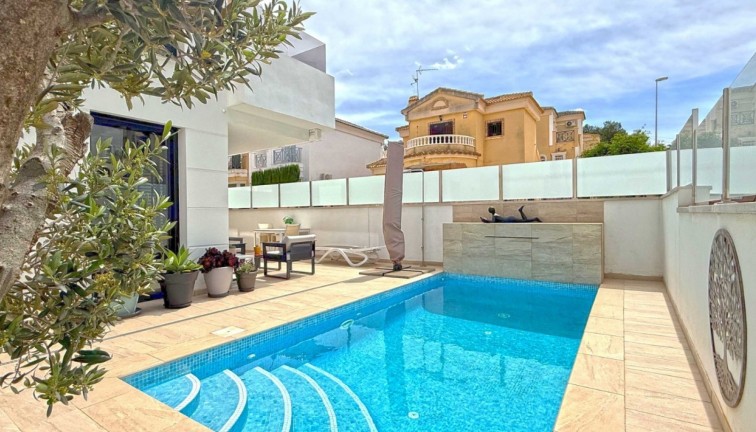 Resale - Chalet - Orihuela Costa - Villamartín