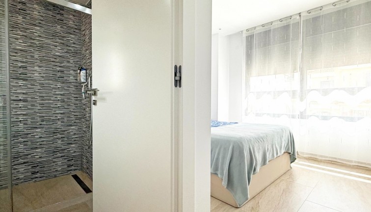 Resale - Chalet - Orihuela Costa - Villamartín