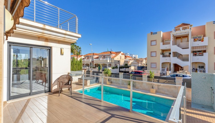 Resale - Chalet - Orihuela Costa - La Zenia