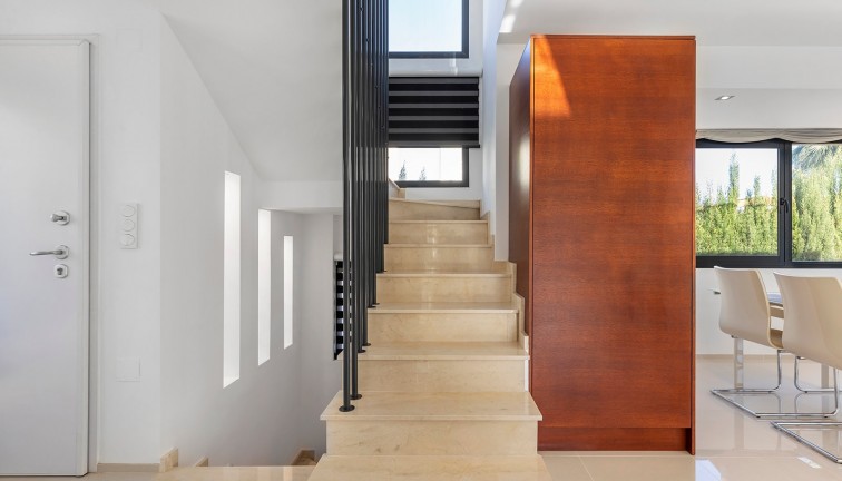 Resale - Chalet - Orihuela Costa - La Zenia