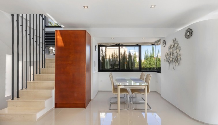 Resale - Chalet - Orihuela Costa - La Zenia