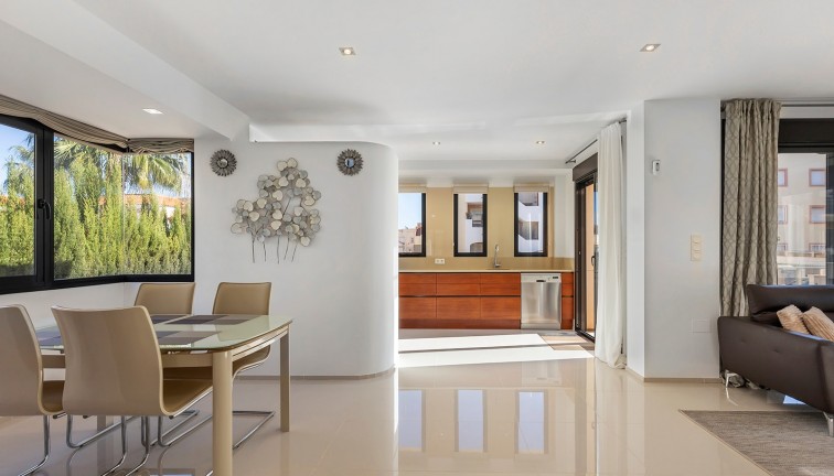 Resale - Chalet - Orihuela Costa - La Zenia