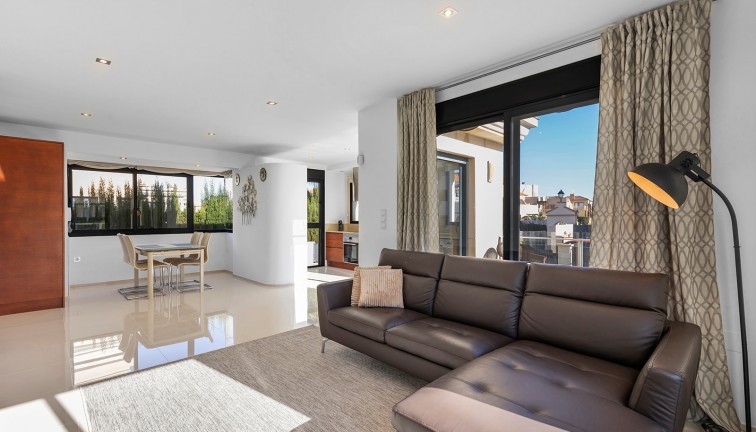 Resale - Chalet - Orihuela Costa - La Zenia