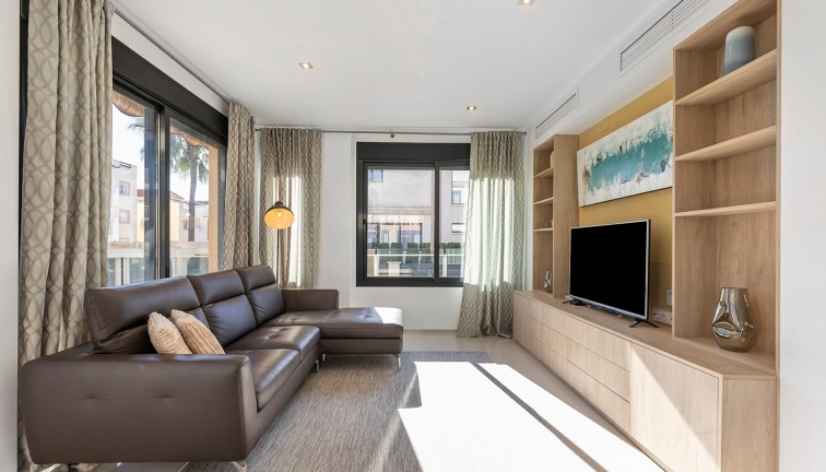 Resale - Chalet - Orihuela Costa - La Zenia