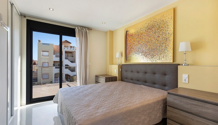 Resale - Chalet - Orihuela Costa - La Zenia