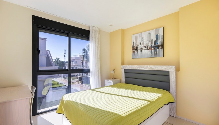 Resale - Chalet - Orihuela Costa - La Zenia