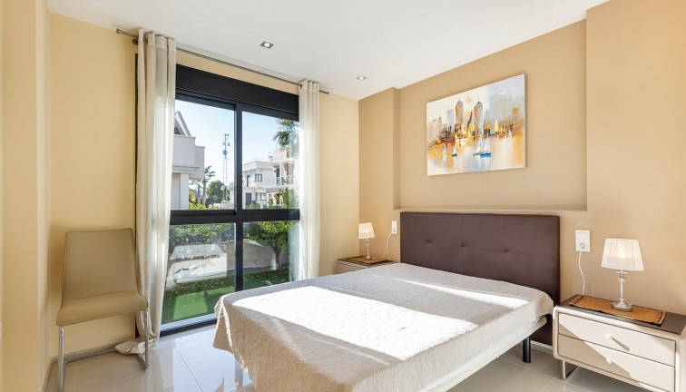 Resale - Chalet - Orihuela Costa - La Zenia