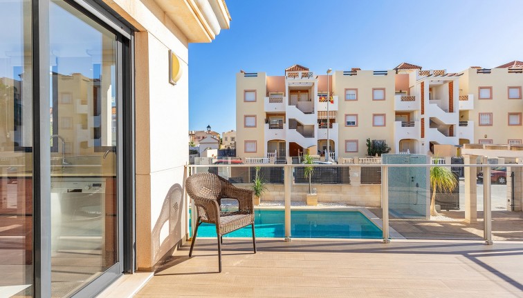 Resale - Chalet - Orihuela Costa - La Zenia