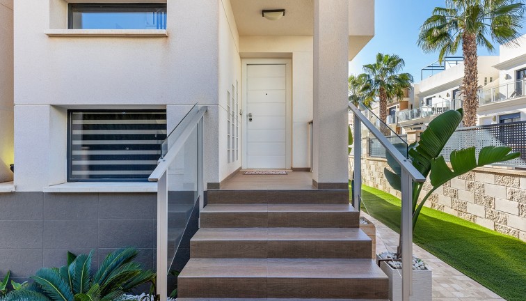 Resale - Chalet - Orihuela Costa - La Zenia