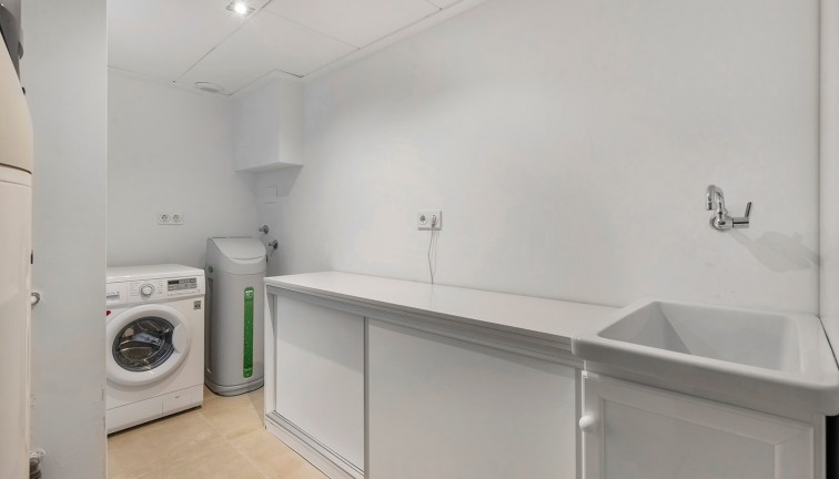 Resale - Chalet - Orihuela Costa - La Zenia