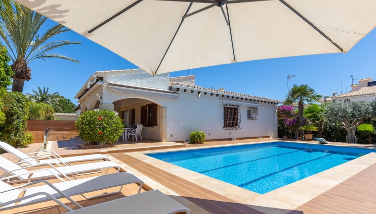 Resale - Chalet - Orihuela Costa - Punta Prima