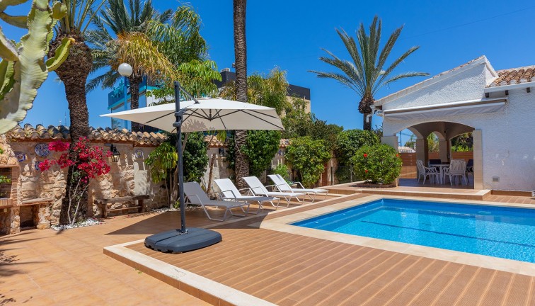 Resale - Chalet - Orihuela Costa - Punta Prima