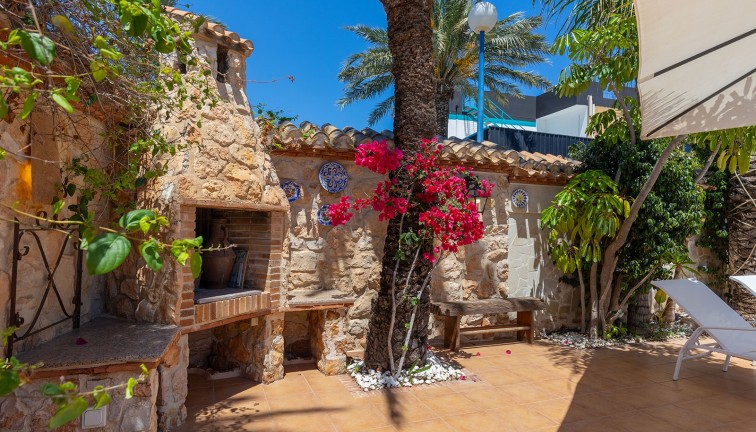 Resale - Chalet - Orihuela Costa - Punta Prima