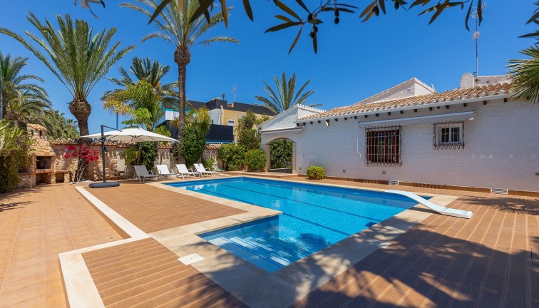 Resale - Chalet - Orihuela Costa - Punta Prima