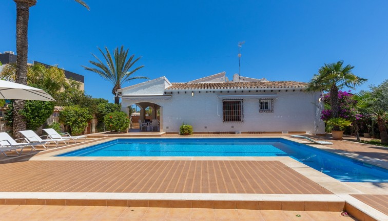 Resale - Chalet - Orihuela Costa - Punta Prima
