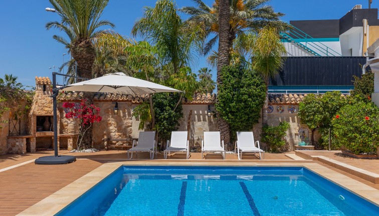 Resale - Chalet - Orihuela Costa - Punta Prima