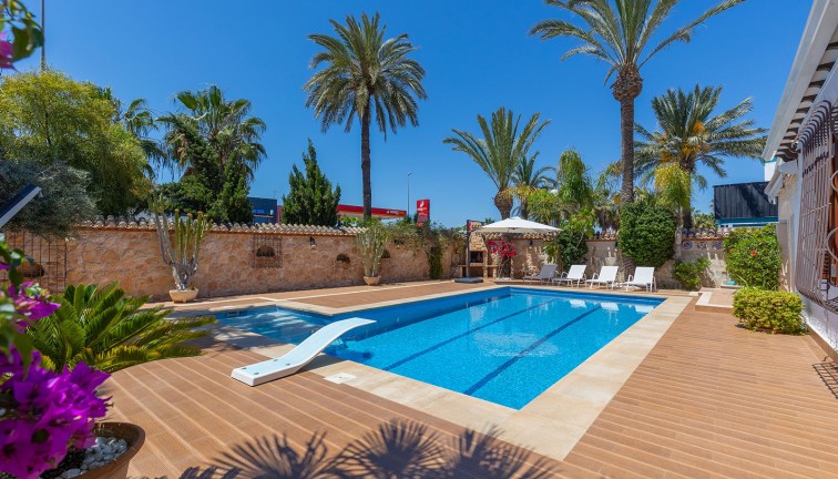 Resale - Chalet - Orihuela Costa - Punta Prima