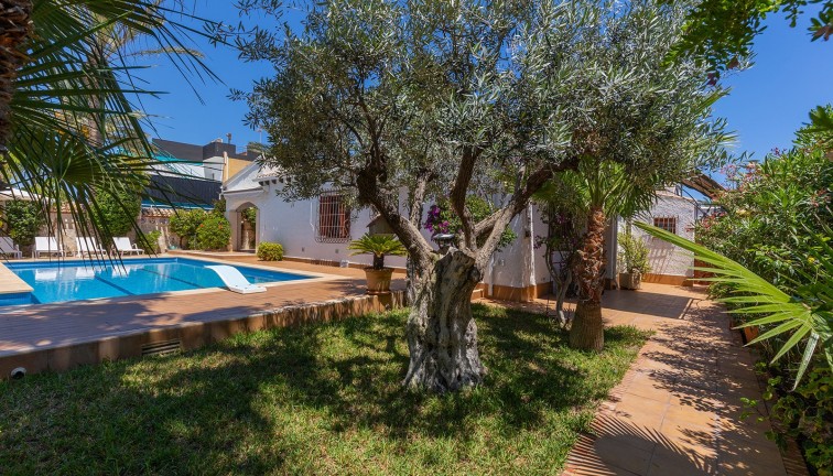 Resale - Chalet - Orihuela Costa - Punta Prima