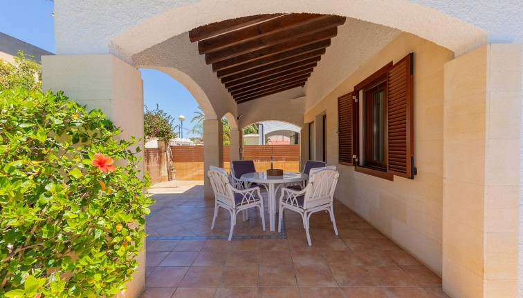 Resale - Chalet - Orihuela Costa - Punta Prima