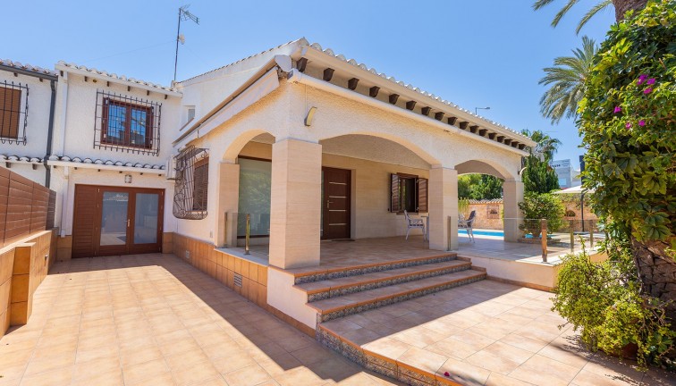Resale - Chalet - Orihuela Costa - Punta Prima