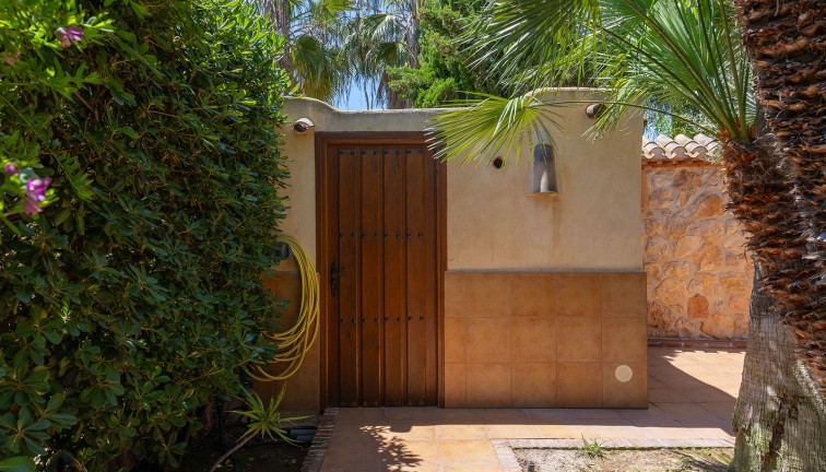 Resale - Chalet - Orihuela Costa - Punta Prima