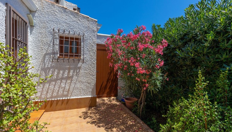 Resale - Chalet - Orihuela Costa - Punta Prima