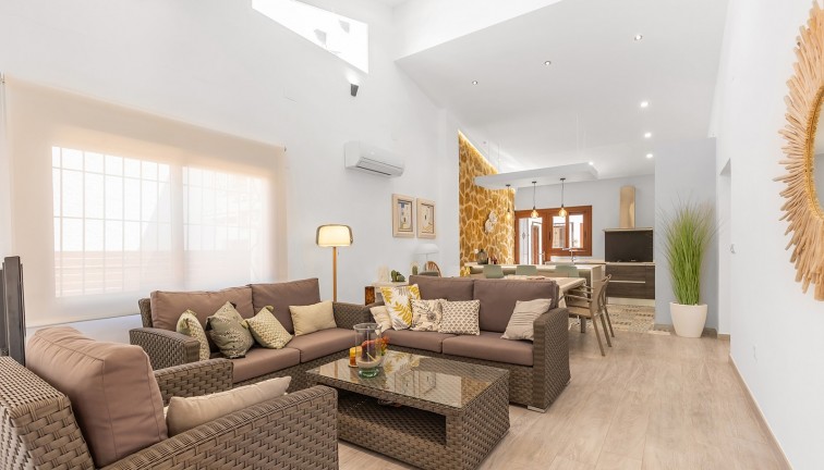 Resale - Chalet - Orihuela Costa - Punta Prima