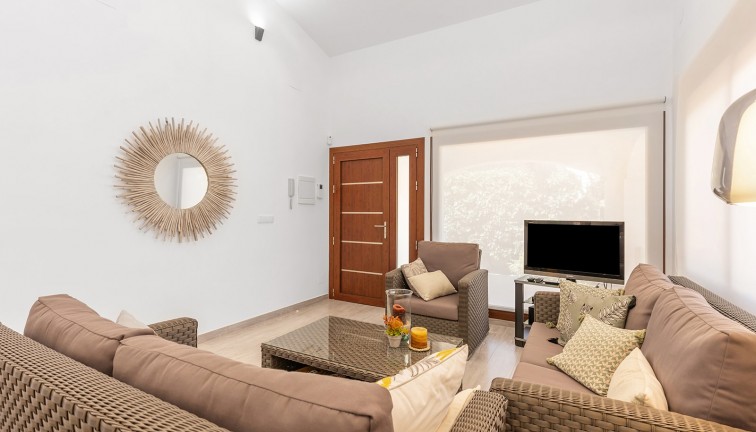 Resale - Chalet - Orihuela Costa - Punta Prima