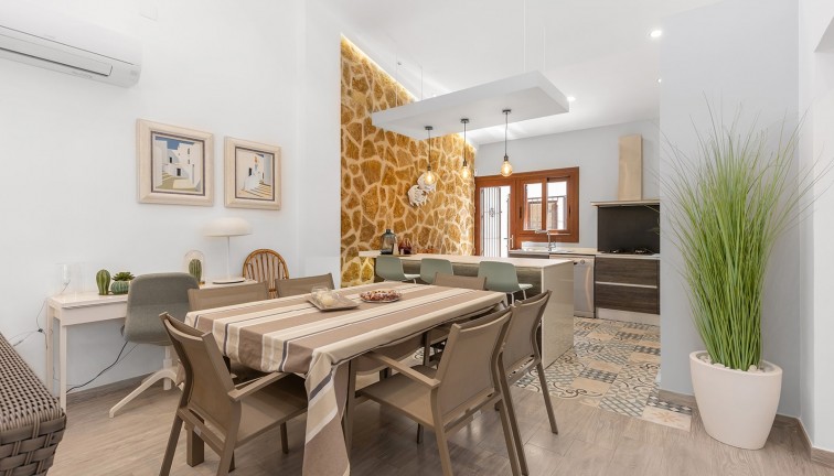 Resale - Chalet - Orihuela Costa - Punta Prima