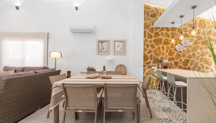 Resale - Chalet - Orihuela Costa - Punta Prima