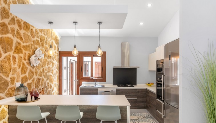 Resale - Chalet - Orihuela Costa - Punta Prima