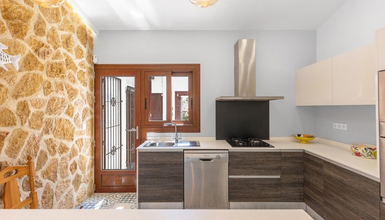 Resale - Chalet - Orihuela Costa - Punta Prima