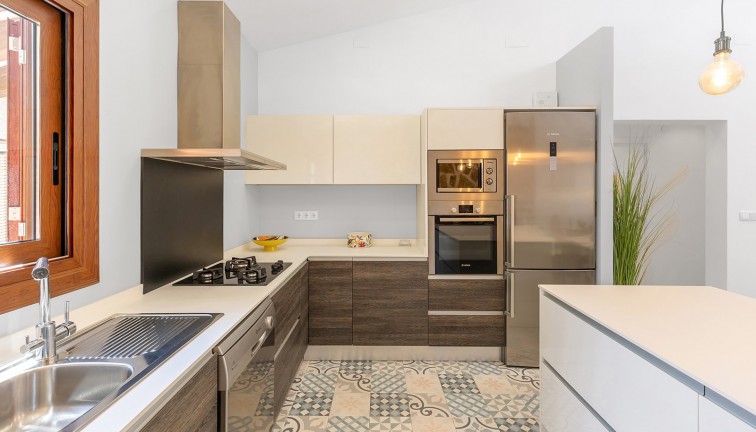 Resale - Chalet - Orihuela Costa - Punta Prima