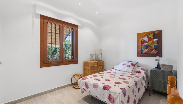 Resale - Chalet - Orihuela Costa - Punta Prima