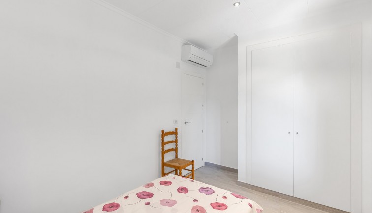 Resale - Chalet - Orihuela Costa - Punta Prima