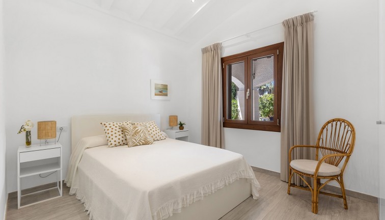 Resale - Chalet - Orihuela Costa - Punta Prima